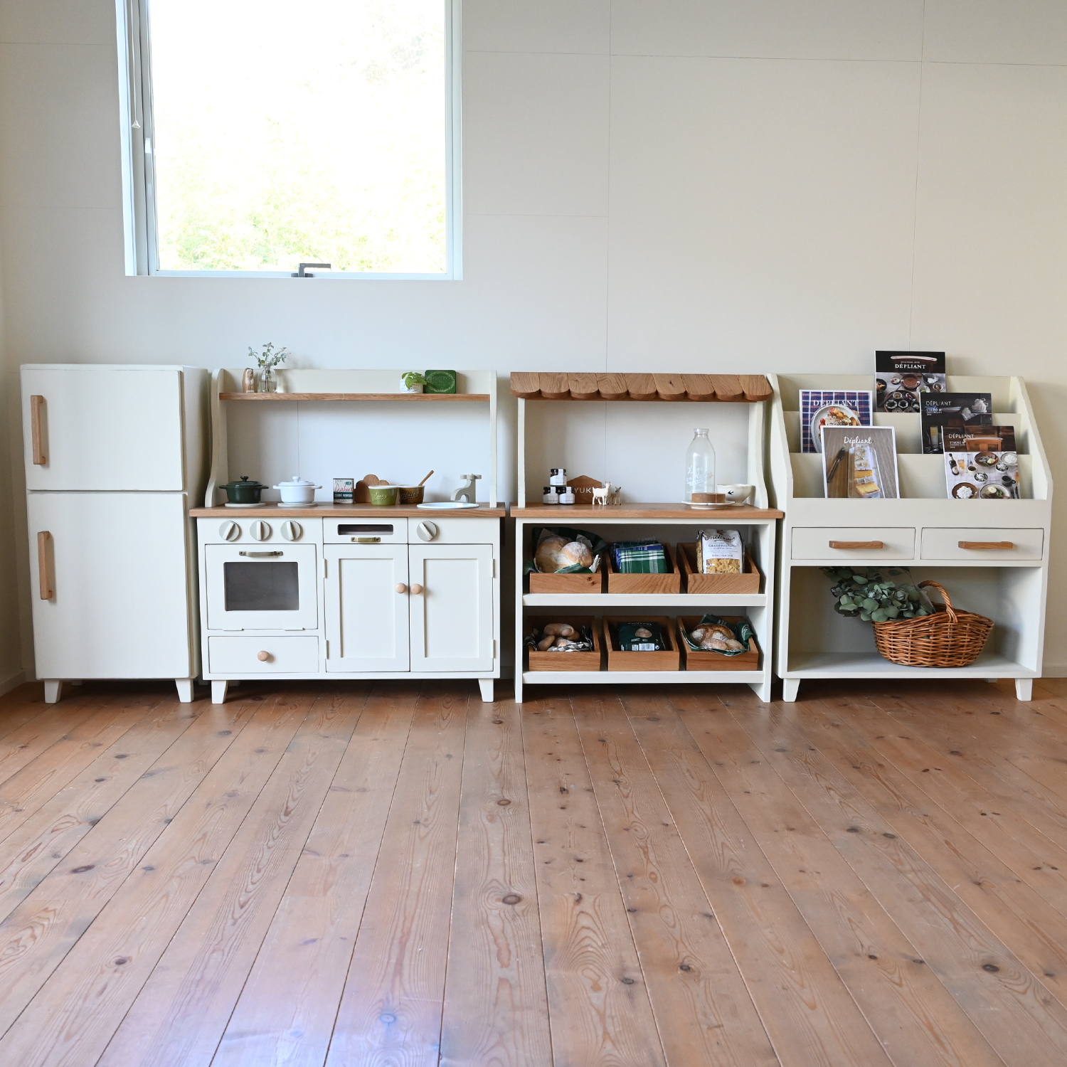 冷蔵庫＋マルシェ棚＋絵本棚＋ままごとキッチン