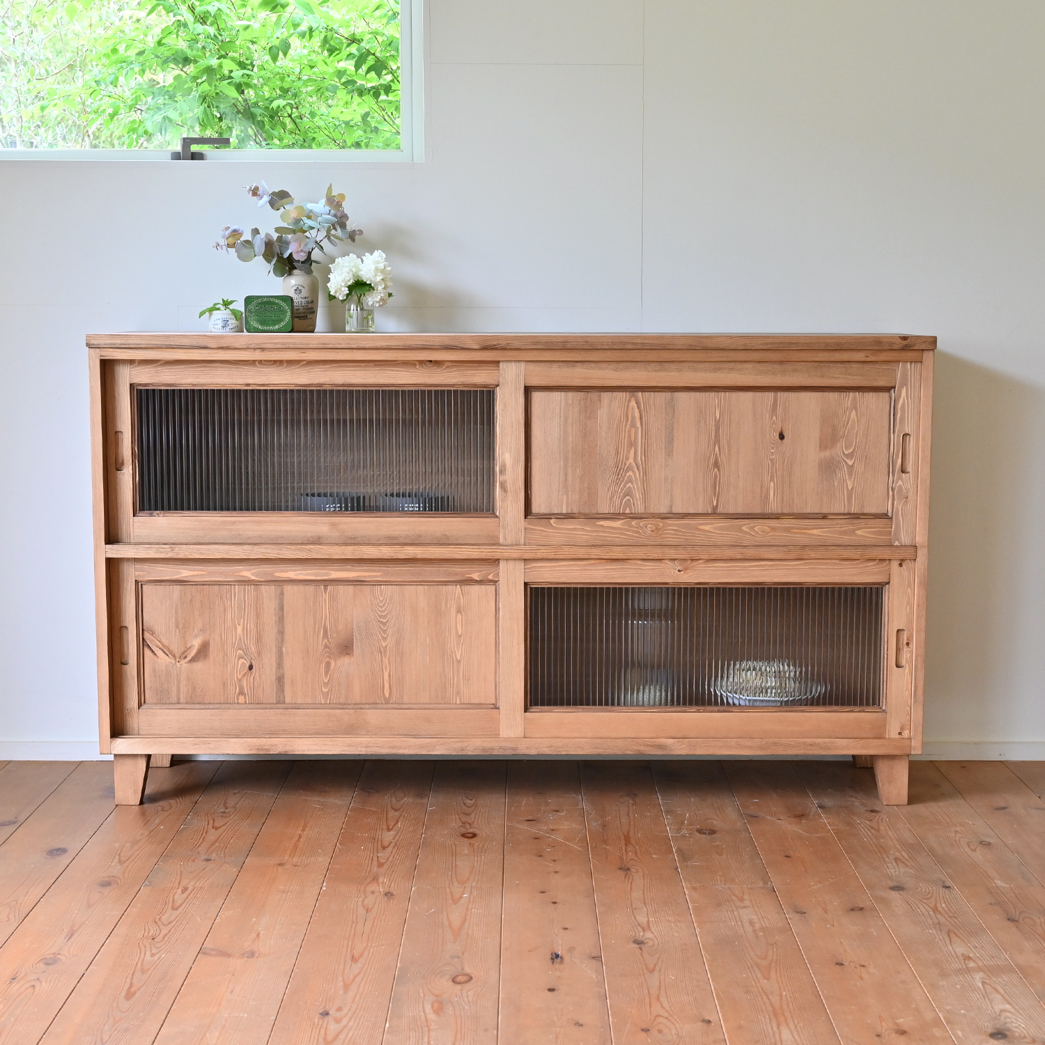 引き戸キャビネット